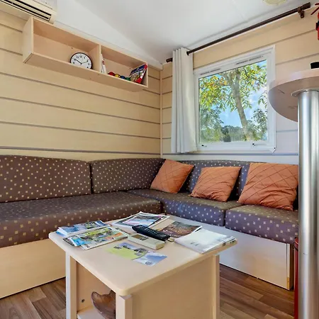 Mobil-home Des Autruches * Celles (Dordogne)