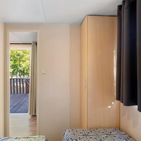 Mobil-home Des Autruches Hébergement de vacances Celles (Dordogne)